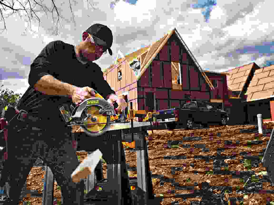 AKU FLEXVOLT KROŽNA ŽAGA 54 V 61 mm Dewalt DCS576T2 - slika 3