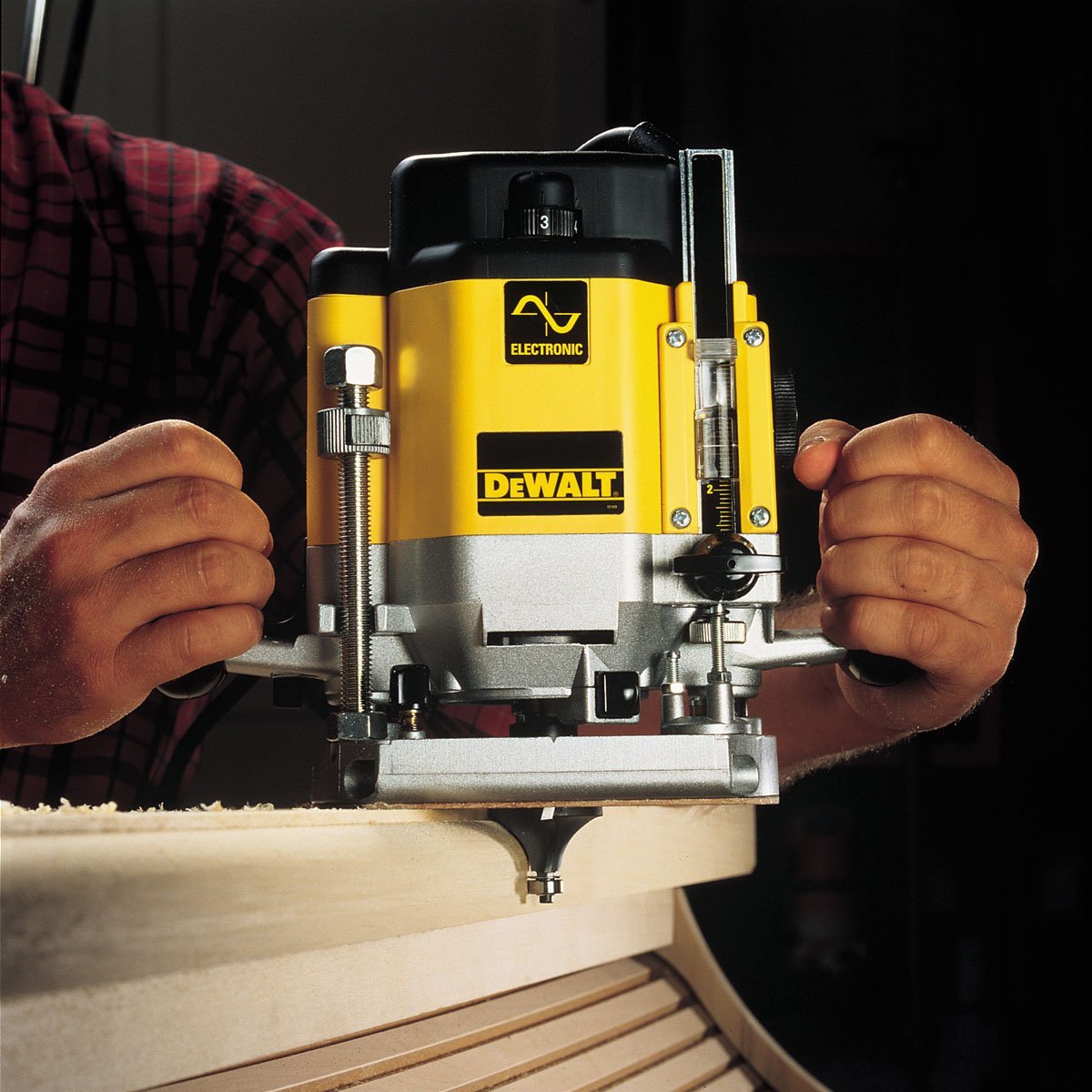 REZKALNIK Z REGULACIJO 2000 W Dewalt DW625E - slika 2