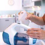 AKU ČISTILNIK ZA OKNA V SETUset z dodatnim ožjim gumastim nastavkom Black & Decker WW100K