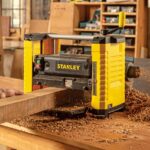 DEBELINKA 1800W GLOBINA REZILA 3.2MM SESALNI PRIK. Stanley STP18