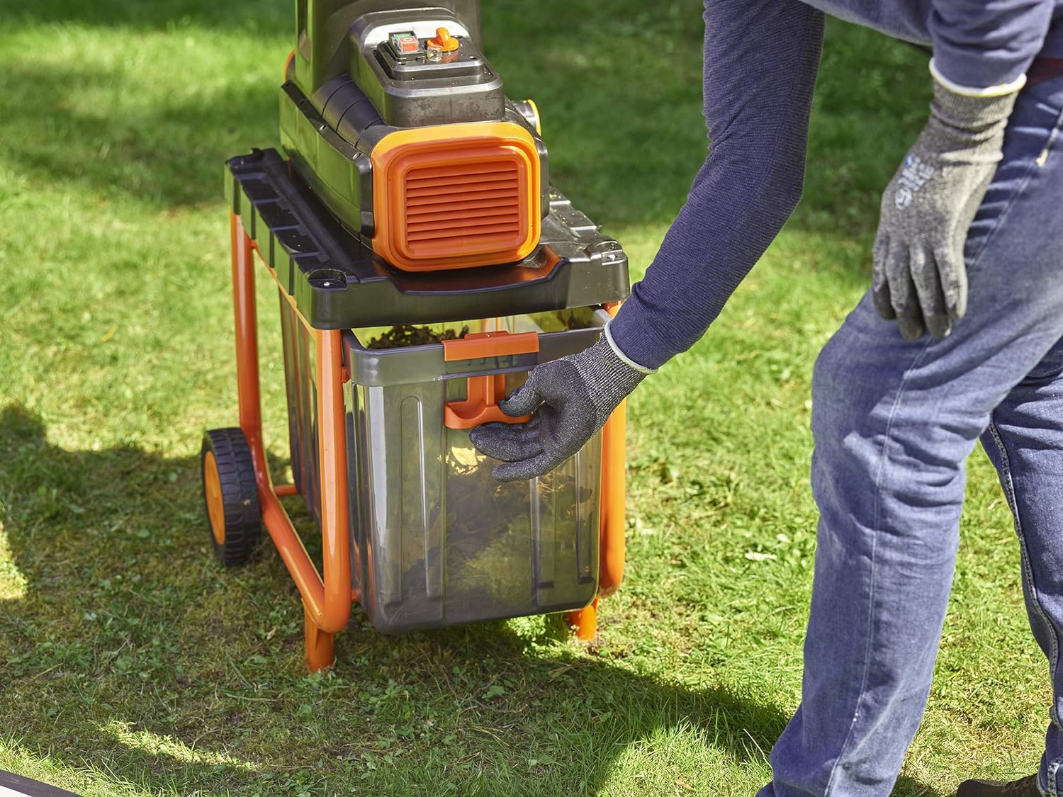 AKU DROBILNIK ZA VEJE 2800 W Black&Decker BEGAS5800 - slika 2